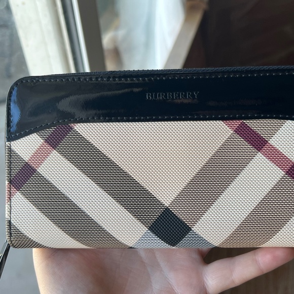 Burberry women’s  wallet - Picture 1 of 3